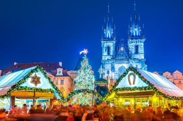christmas-market-at-night-gothic-church