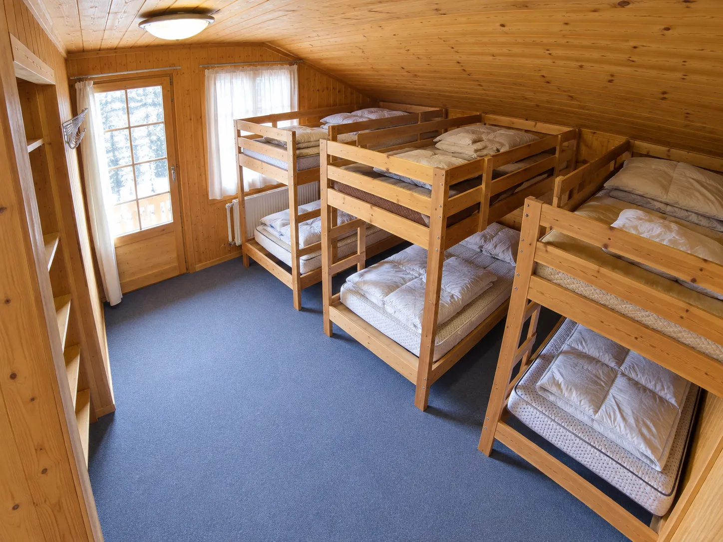 swiss-accommodation-02 Кімната з двоярусними ліжками у Chalet Budokan