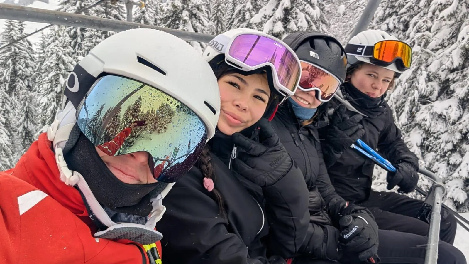 swiss-program-01 Учасники Ski Camp & Snowboard Camp на схилі у Швейцарії